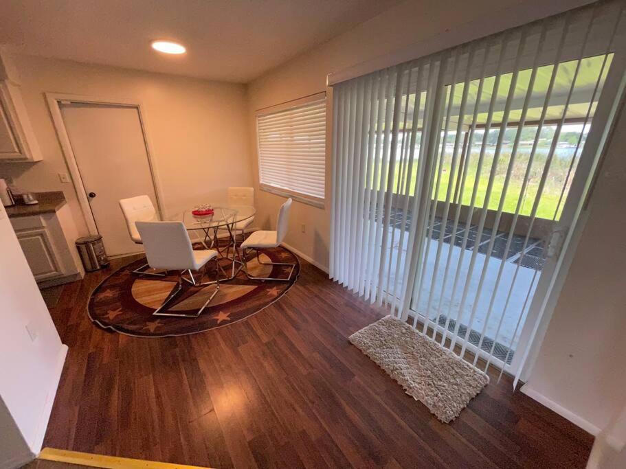 Lakeside Retreat - 3 Bedroom, 2 Bathroom House By The Lake Lakeland Exterior foto